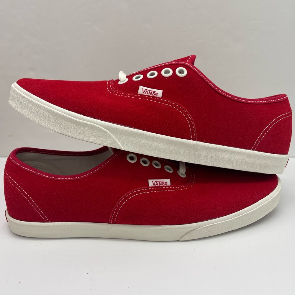 Vans WMNS Authentic Lowpro
Racing Red
VN000D04IZQ Red Low-Top Sneakers - Picture 15 of 16
